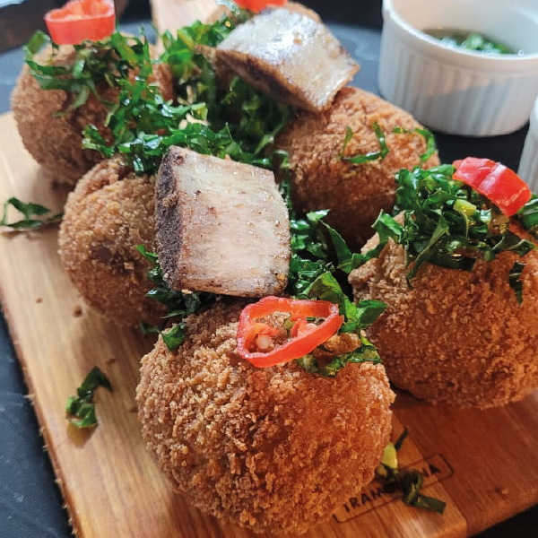 bolinho sandra de sá, uma homenagem do vitrola studio bar